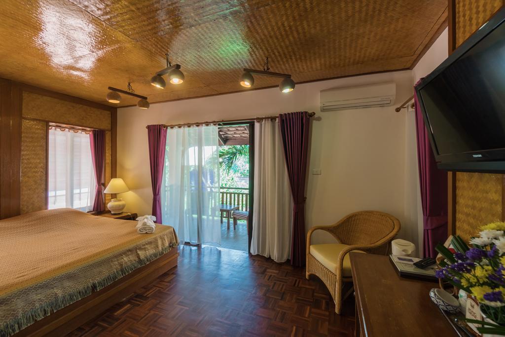 Coral Hotel Bangsaphan Банґсапхан Екстер'єр фото